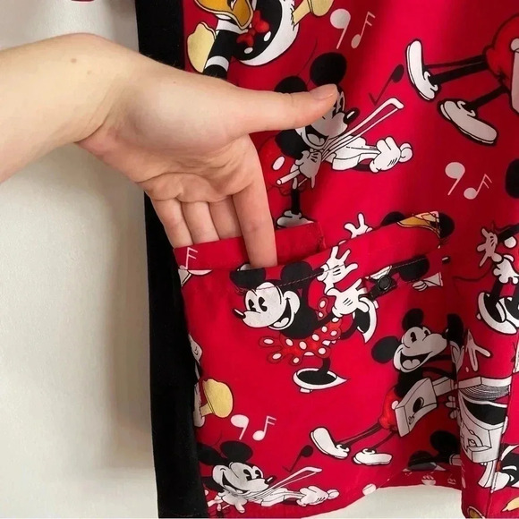 Disney Mickey Mouse Scrub Top Medical Work Wear Red Black Minnie Mouse Top M - Picture 4 of 10